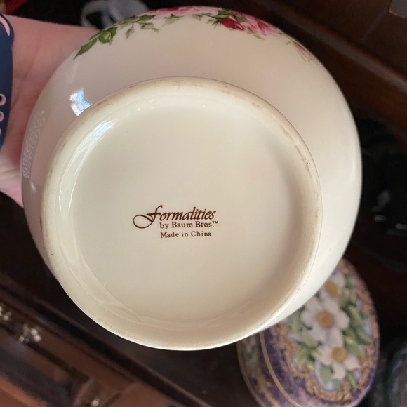 Floral vase - Picture 3 of 3